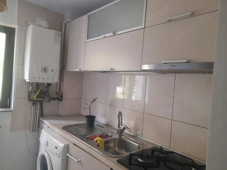 Apartament cu 3 camere decomandat în Calea București