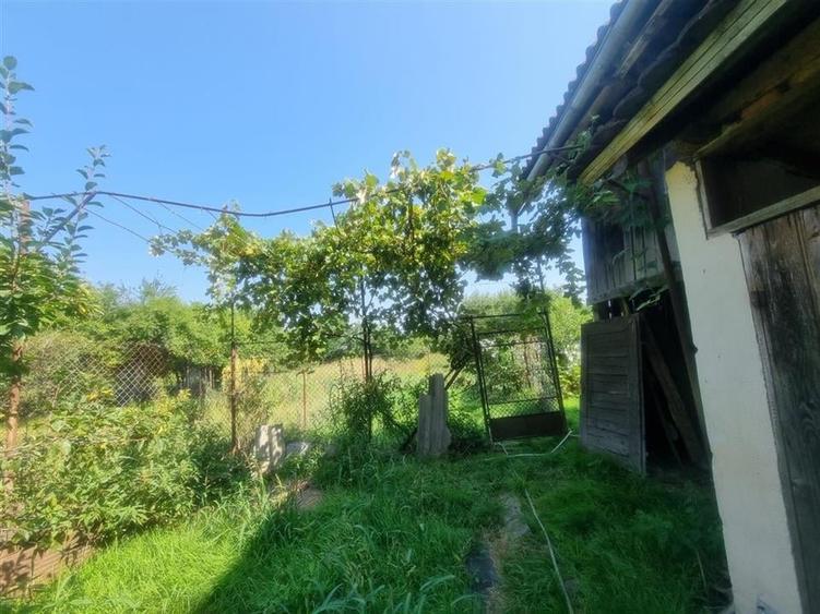 Casă individuală cu 6 camere cu Canalizare în Șercăița