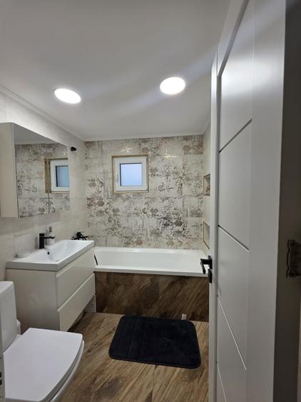 Apartament cu 4 camere decomandat în Decebal