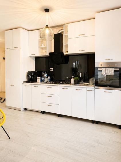 Apartament cu 2 camere semidecomandat, mobilat în Florești