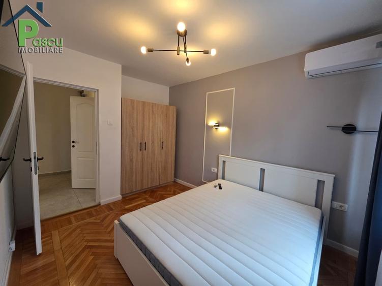 Apartament cu 3 camere semidecomandat în P-ța Romană