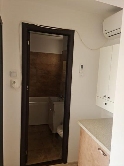 Apartament cu 2 camere semidecomandat, mobilat în Victoriei