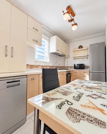 Apartament cu 3 camere semidecomandat, mobilat în Fundeni