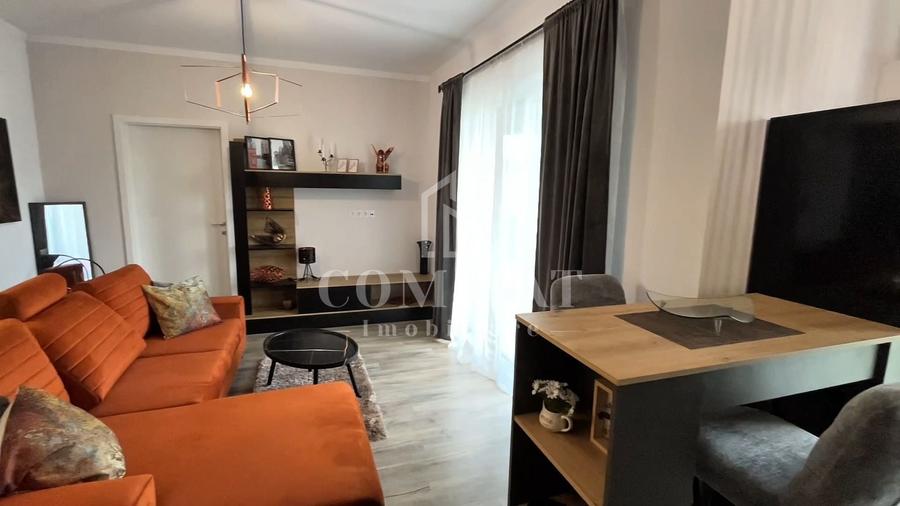 Apartament cu 2 camere semidecomandat, mobilat în Florești