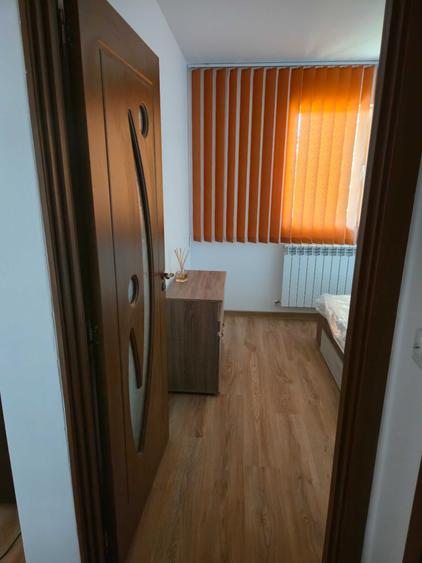 Apartament cu 2 camere semidecomandat în Craiovița Nouă