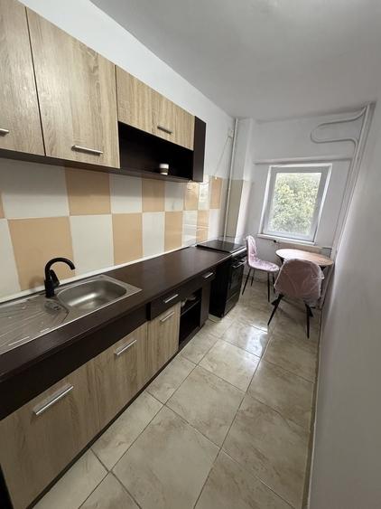 Apartament cu 2 camere decomandat în Uiești