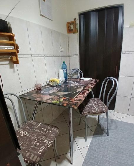 Apartament cu 3 camere semidecomandat în Donici