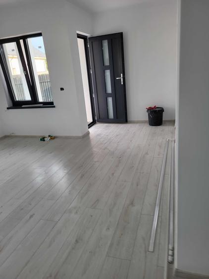 Casă cu 4 camere cu Teren 400 Mp în Central