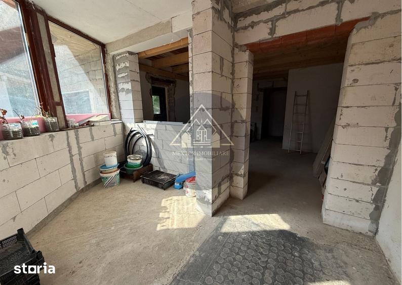 Casă cu 5 camere cu Teren 2500 Mp în Ațel