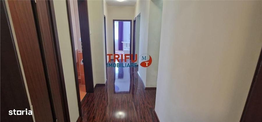 Apartament cu 4 camere decomandat în Cetate