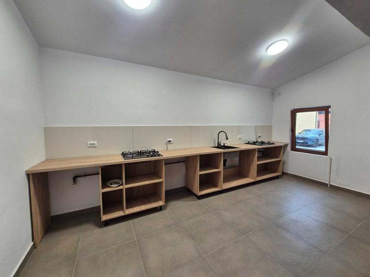 Casă cu 4 camere în Traian