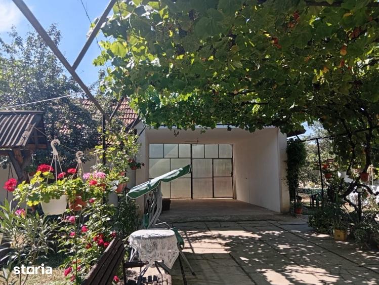 Casă cu 7 camere cu Teren 1900 Mp în Central