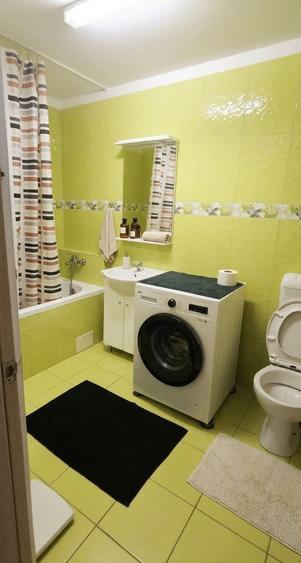 Apartament cu 3 camere semidecomandat în Florești