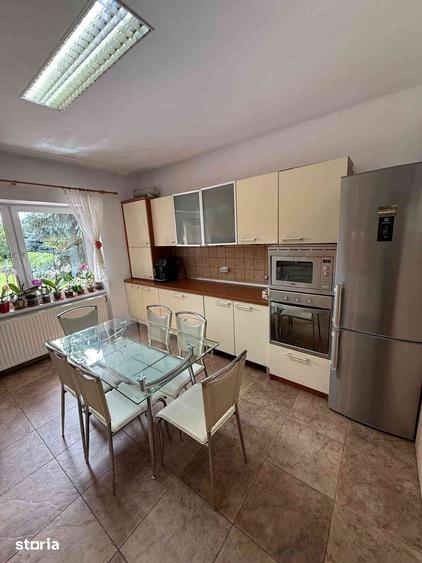 Casă cu 8 camere cu Teren 1400 Mp în Ultracentral