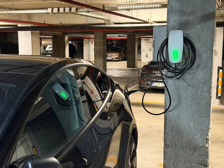 Inchiriez loc parcare cu statie masini electrice - zona Stefan cel Mare - 4