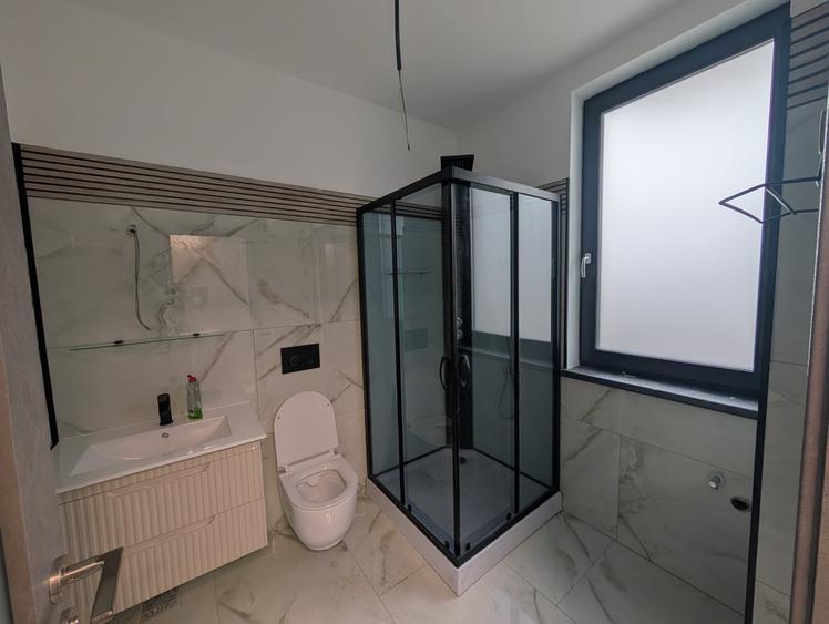 Casă individuală cu 4 camere cu Canalizare în Șerbănești