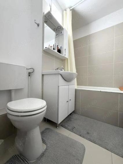 Apartament cu 4 camere decomandat în Lipovei