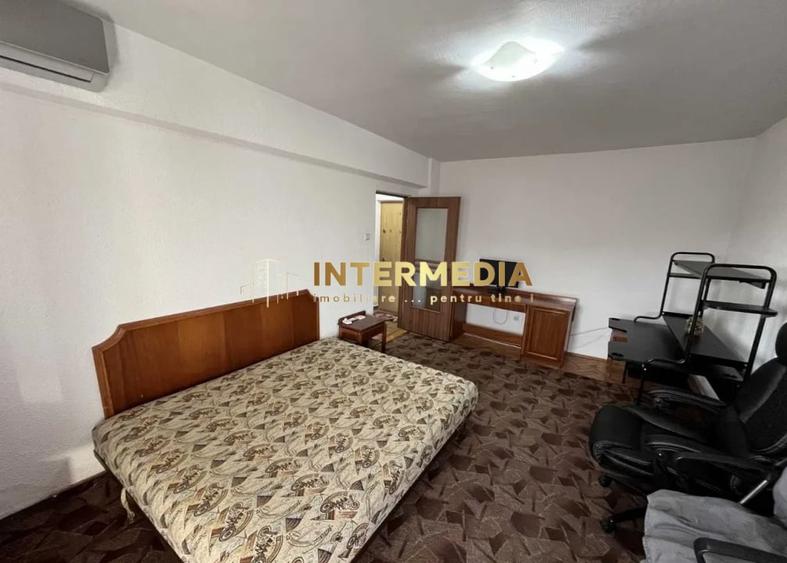 Apartament cu 3 camere decomandat, mobilat în Cetate