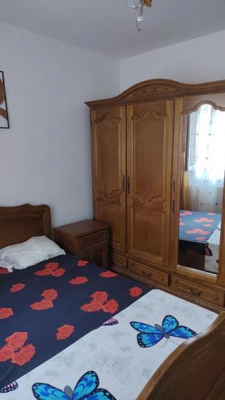 Apartament cu 2 camere decomandat în Intim