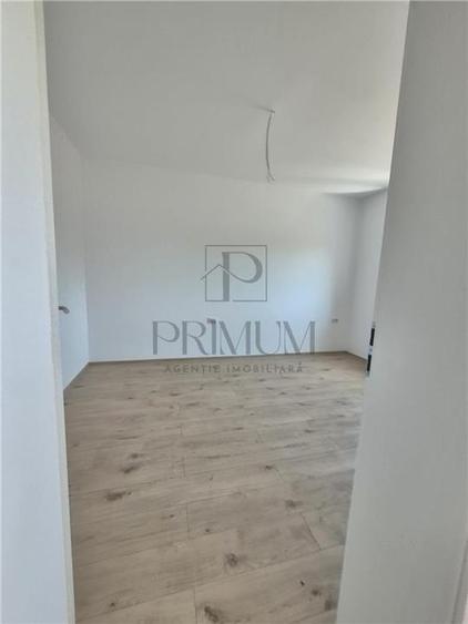 Duplex cu 4 camere cu Canalizare în Aeroport