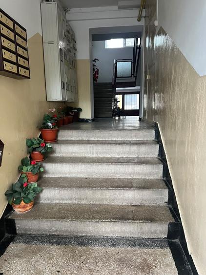 Apartament cu 3 camere decomandat în CET