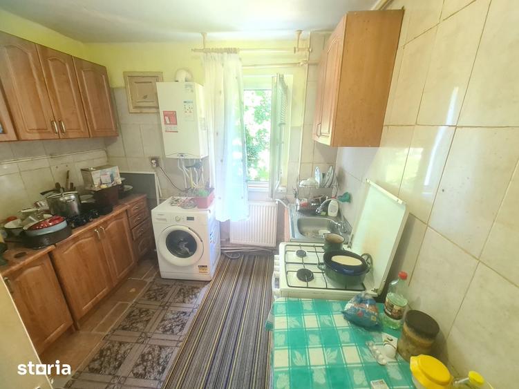 Apartament cu 3 camere semidecomandat în Cornișa