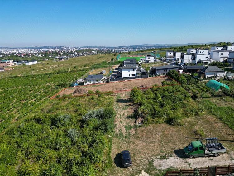 Teren de 704 mp, în Bârnova