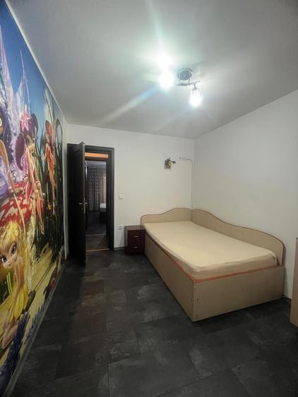 Apartament cu 3 camere decomandat în Crișan