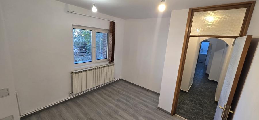 Apartament cu 4 camere semidecomandat în Brâncoveanu