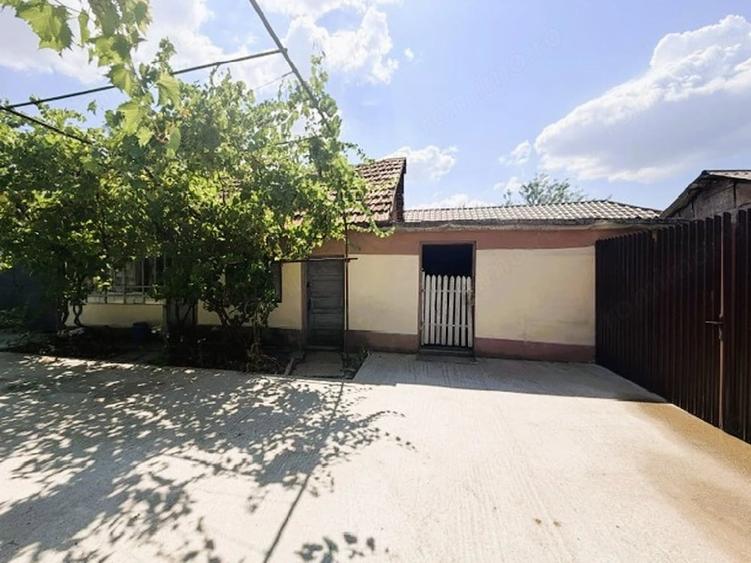 Casă cu 3 camere cu Teren 2252 Mp în Zorleasca