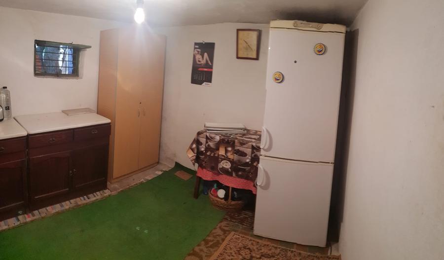 Casă individuală cu 2 camere cu Canalizare în Palazu Mare