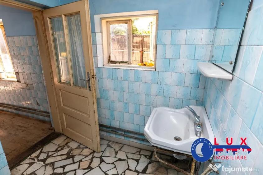 Casă cu 7 camere cu Teren 425 Mp în Păcii