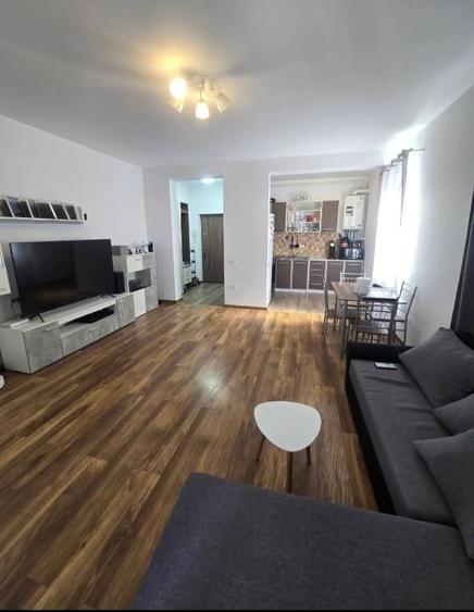 Apartament cu 2 camere semidecomandat în Dumbrăvița