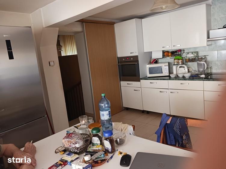 Casă cu 5 camere cu Teren 2100 Mp în Stoenești