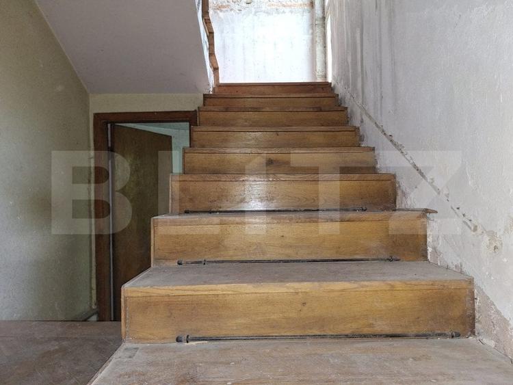 Casă individuală cu 7 camere cu Canalizare în Dealul Cetății