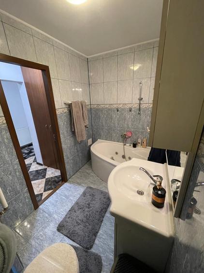 Apartament cu 2 camere decomandat în Politehnica