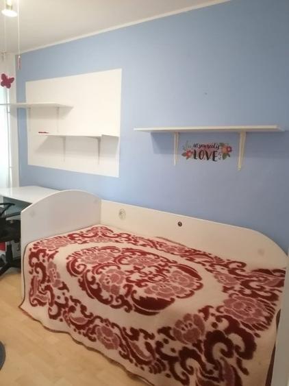 Apartament cu 3 camere decomandat în Far