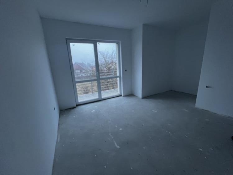 Duplex cu 3 camere cu Canalizare în Gilău