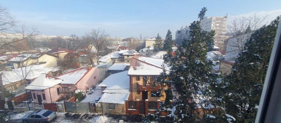 Apartament cu 3 camere semidecomandat, mobilat în Militari
