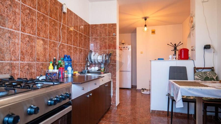 Apartament cu 3 camere decomandat, mobilat în Rahova