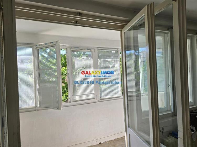 Apartament cu 3 camere semidecomandat în Gorjului