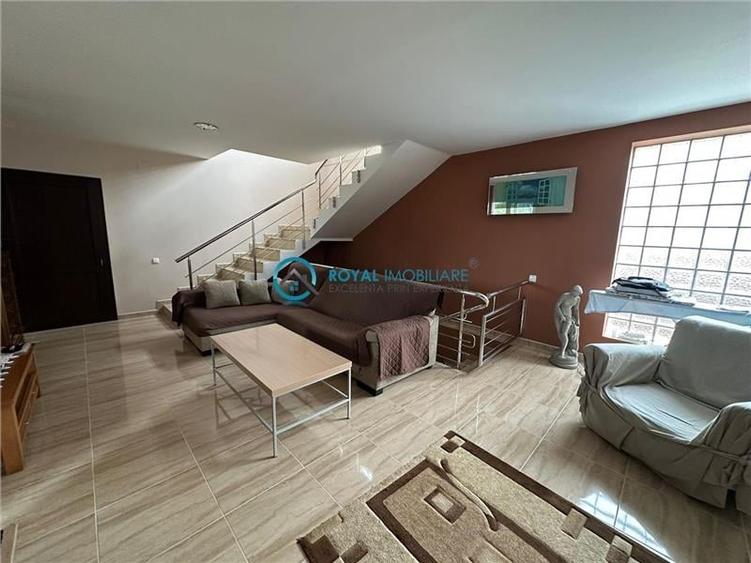 Casă individuală cu 8 camere cu Teren 3797 Mp în Lipănești