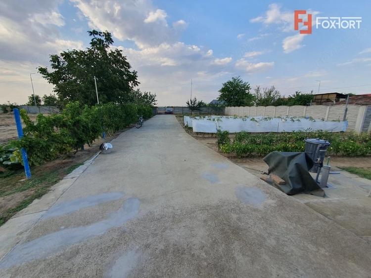 Spațiu comercial, de 382 mp, în Peciu Nou