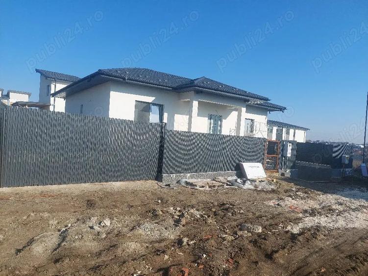 Casă cu 6 camere cu Teren 461 Mp în Găureni