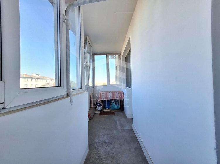 Apartament cu 3 camere semidecomandat, mobilat în Ștefan cel Mare
