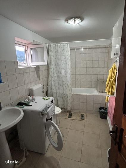 Casă cu 4 camere cu Teren 344 Mp în Poiana Țapului