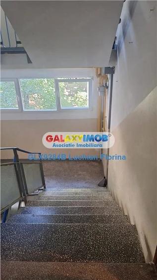 Apartament cu 3 camere semidecomandat în Drumul Taberei