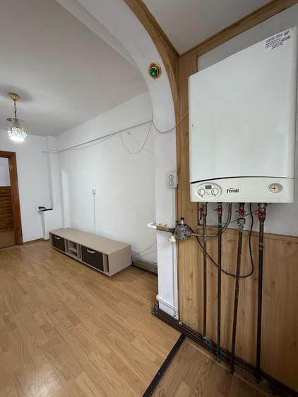 Apartament cu 3 camere decomandat în Micro 13