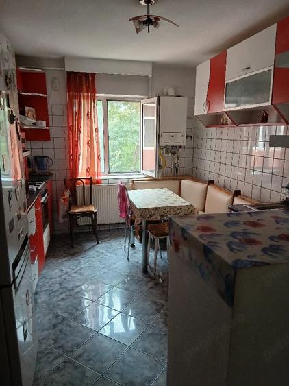 Apartament cu 3 camere decomandat în Dorobanți 1