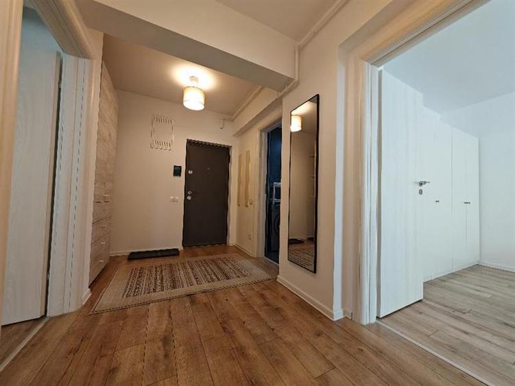 Apartament cu 2 camere decomandat, mobilat în Tractorul